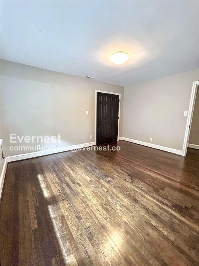 Building Photo - 950 Marguerite Dr