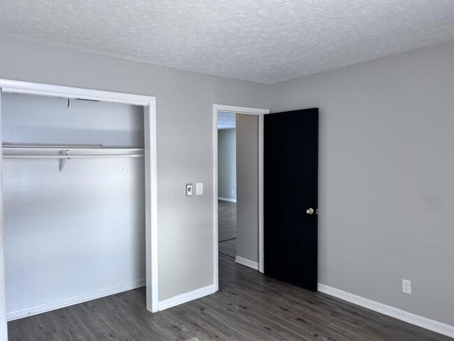 Building Photo - 947 W McKay Rd