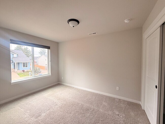 Building Photo - 5590 Mountain Quail Dr S