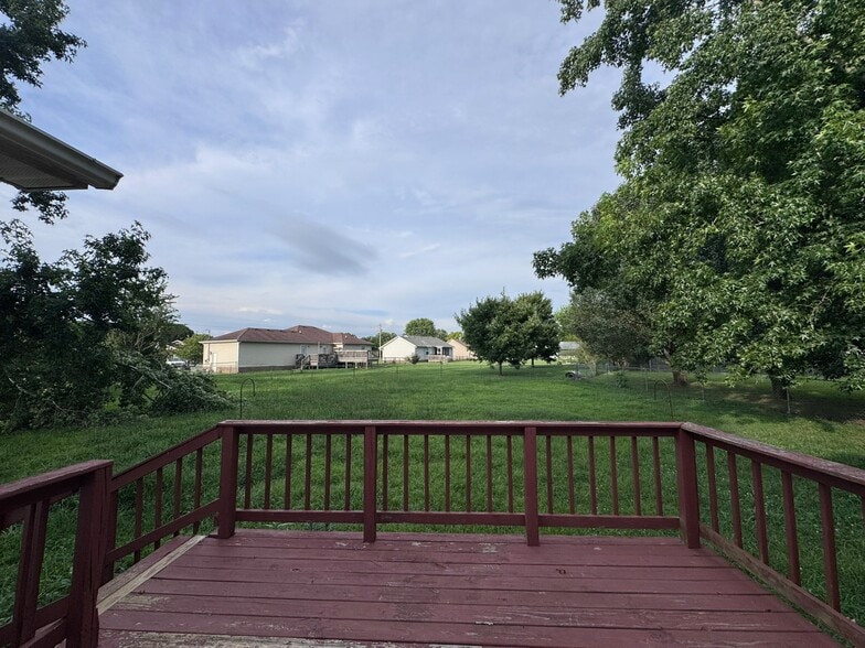 Building Photo - 204 Boone Dr