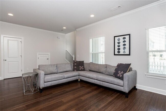 Building Photo - 6516 W Pleasant Way