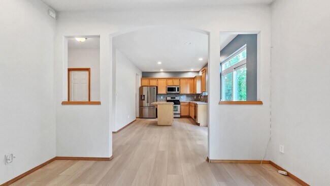 Building Photo - 5BR/3BA End Unit with Greenbelt View in Lynnwood