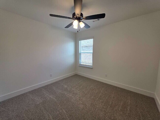 Building Photo - 8760 Sunspire Ln