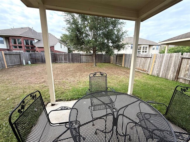 Building Photo - 26430 Richwood Oaks Dr