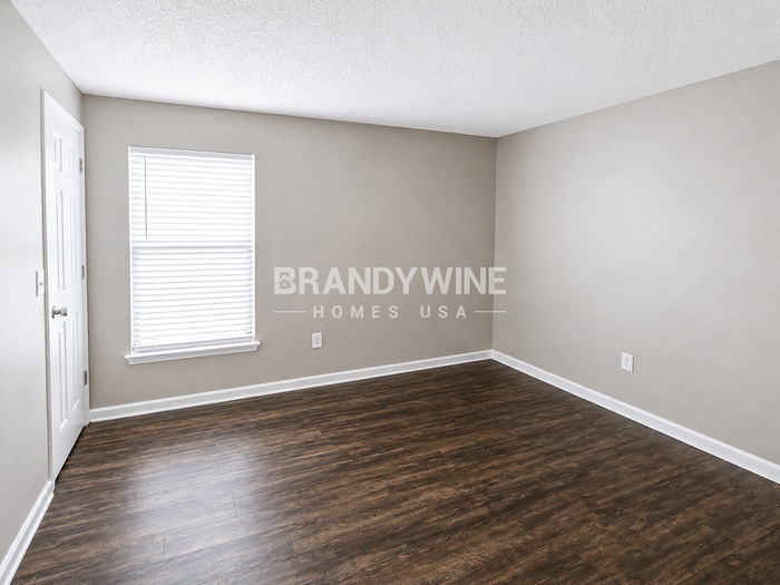 Building Photo - 616 Pembridge Dr W
