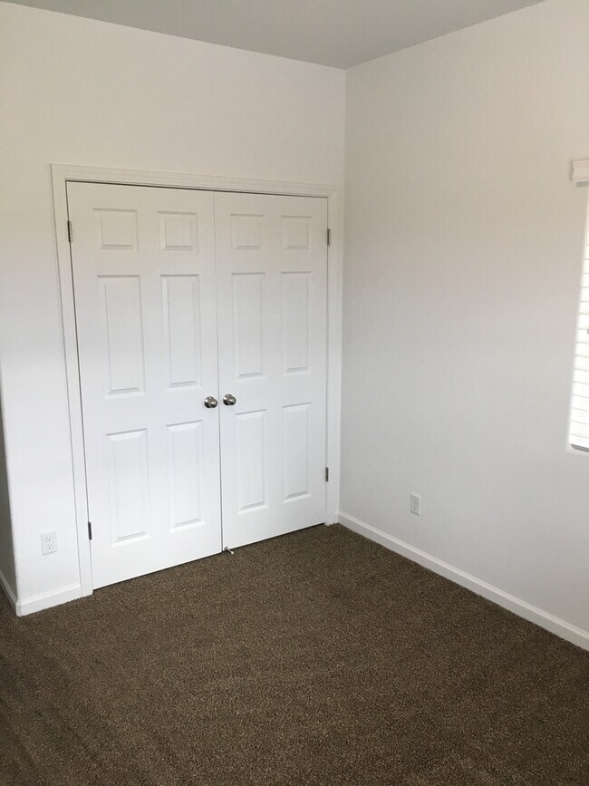 Building Photo - *Move in Special*