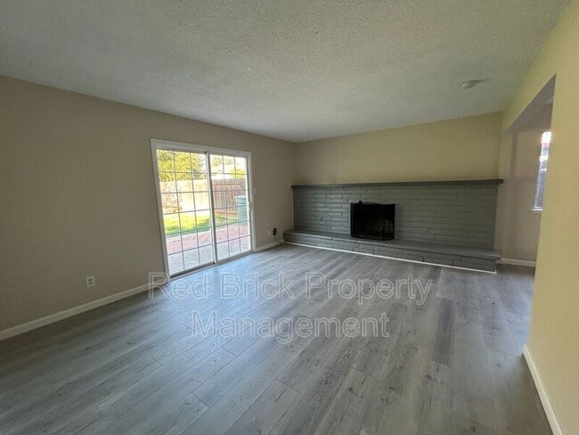 Building Photo - 315 Donner Rd