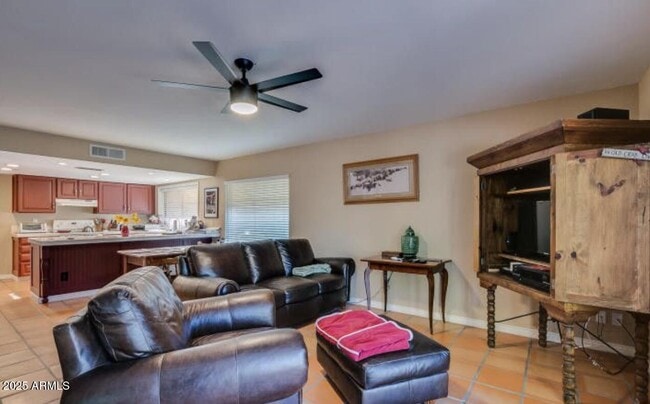 Building Photo - 4936 E Evans Dr