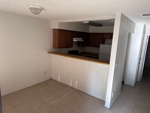 Building Photo - 1190 S Winery Ave