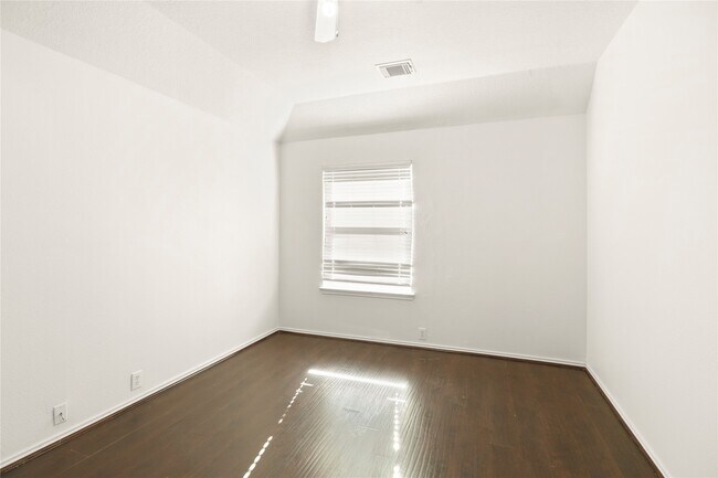 Building Photo - 20510 Pioneer Bend Ct