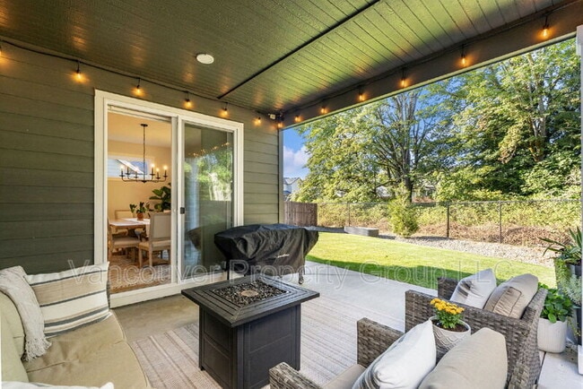 Building Photo - 746 SE 38th St