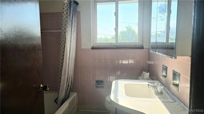 Building Photo - 26 Alcona Ave