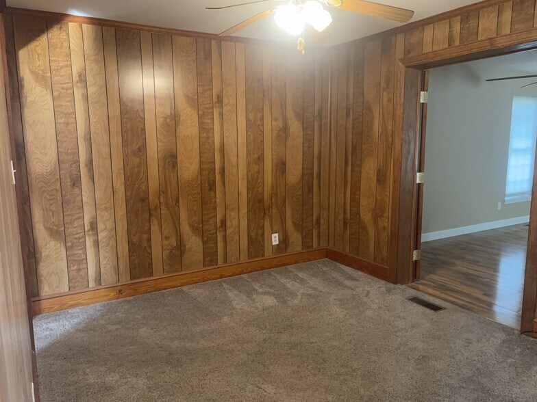 Den / Breakfast Nook - 2904 Norfolk St
