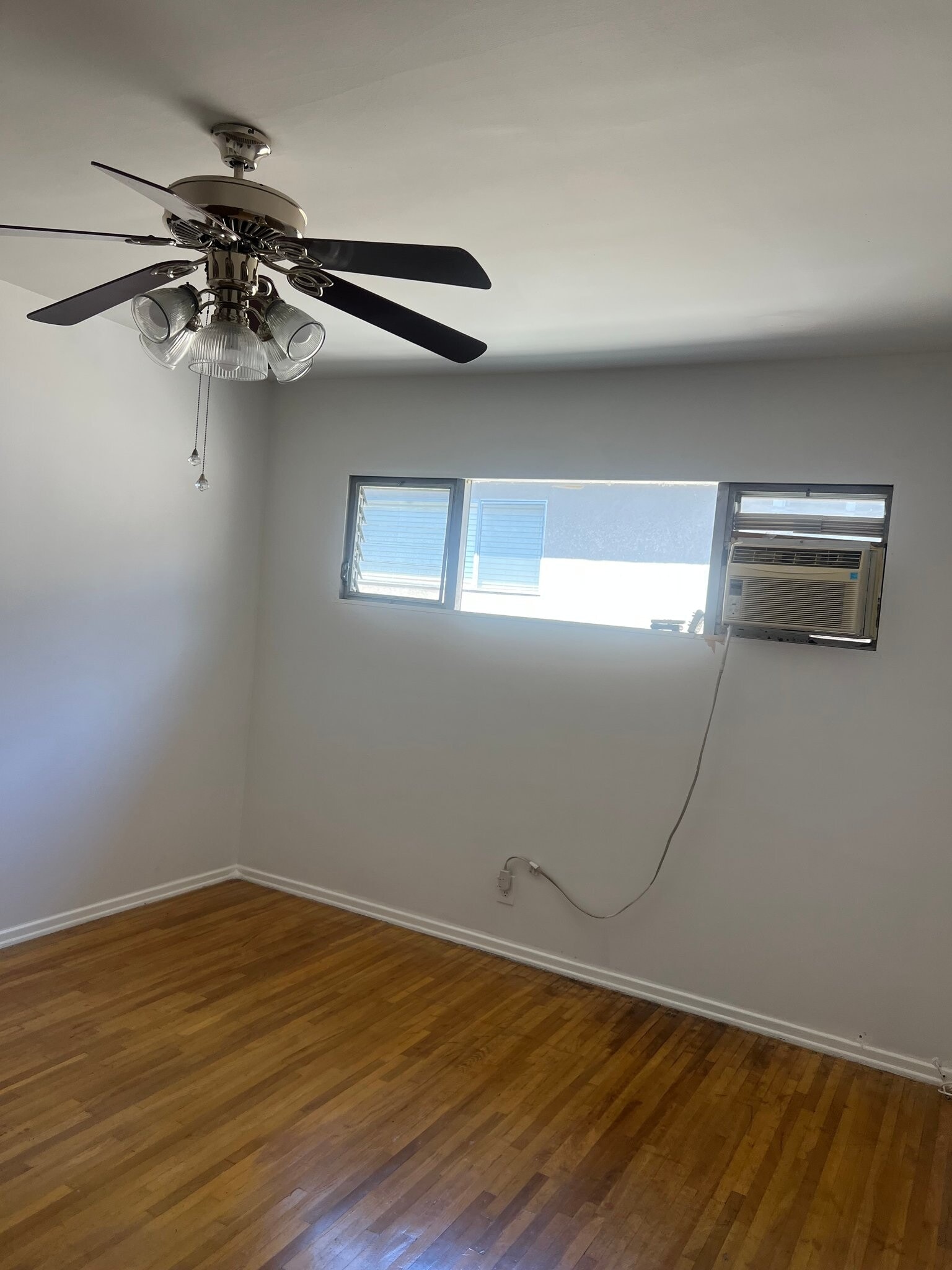 Building Photo - 3426 Mentone Ave