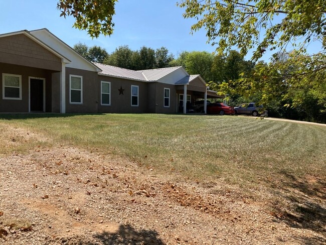 Building Photo - 230 CR 122