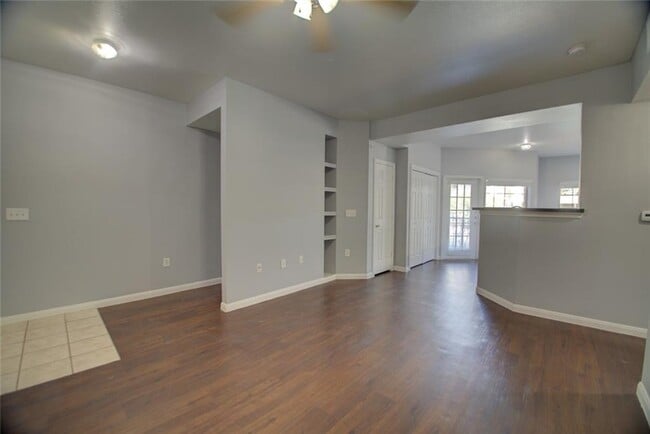 Building Photo - 2320 Gracy Farms Ln