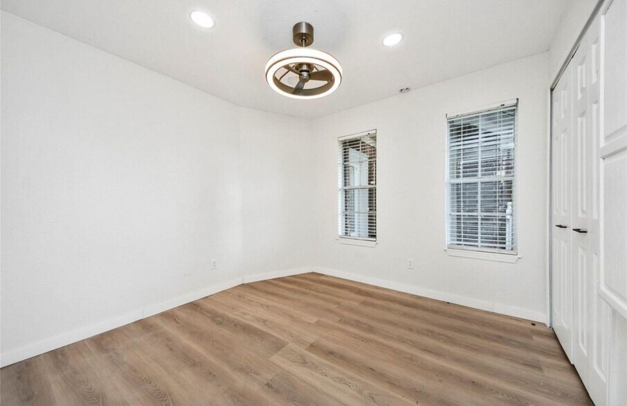 Building Photo - 15719 Baytree Dr