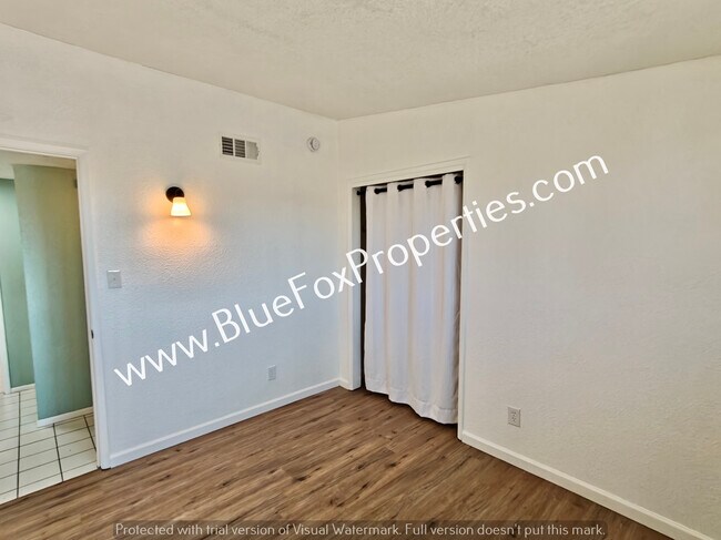 Building Photo - 3310 W Calle Toronja