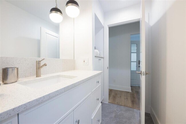 Building Photo - 10819 Oasis Dr