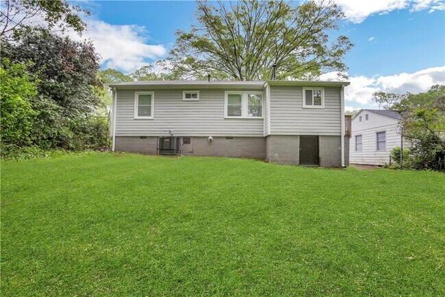 Building Photo - 1367 Kenilworth Dr SW