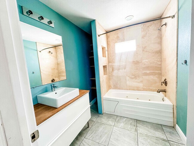 Building Photo - 1540 Lake Howard Dr