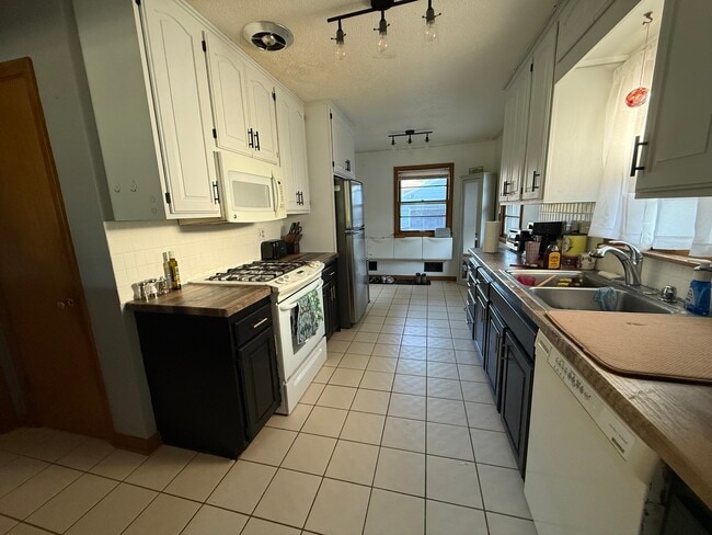 Building Photo - 2179 Margaret St