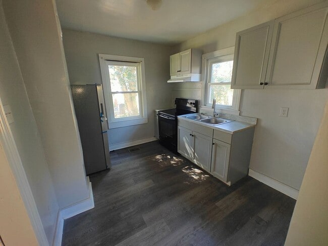 Building Photo - 2 bedroom home