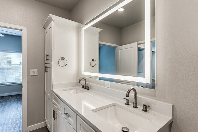 Building Photo - Limited-Time Offer: 2 Weeks Free on Modern 1-Bed!