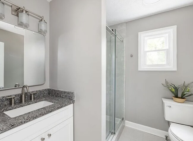 Building Photo - Vintage Charm, Modern Comfort & a Fully Fenced Backyard in Madison