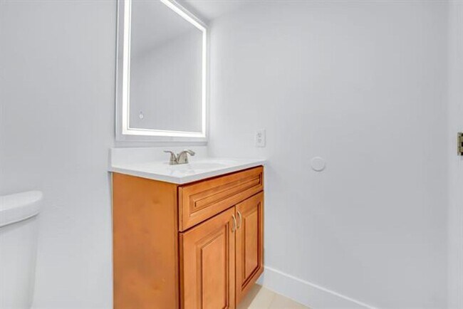 Building Photo - 9240 Fontainebleau Blvd