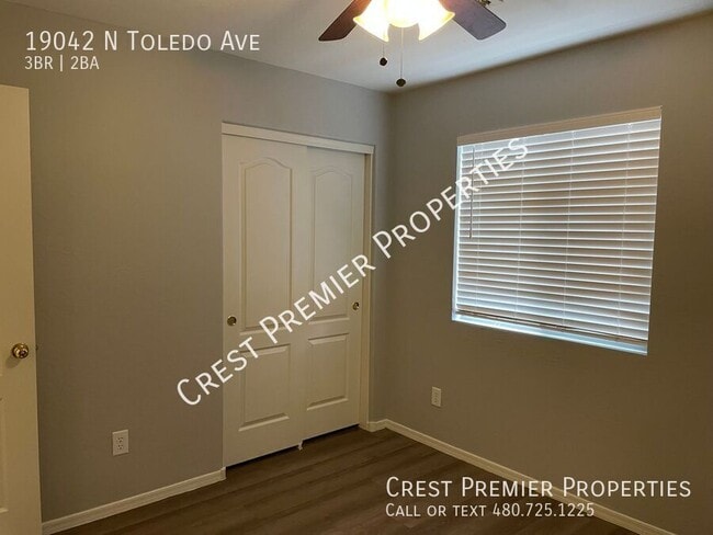 Building Photo - 19042 N Toledo Ave
