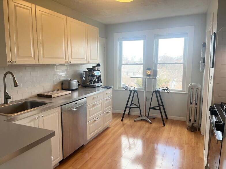 Kitchen - 18 Rogers St