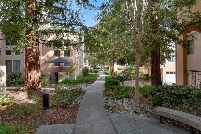 Building Photo - 990 Alpine Terrace