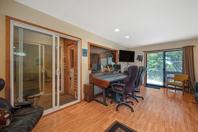 Building Photo - 16832 Alice Way