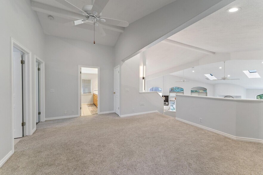 Building Photo - 2586 E 6710 S