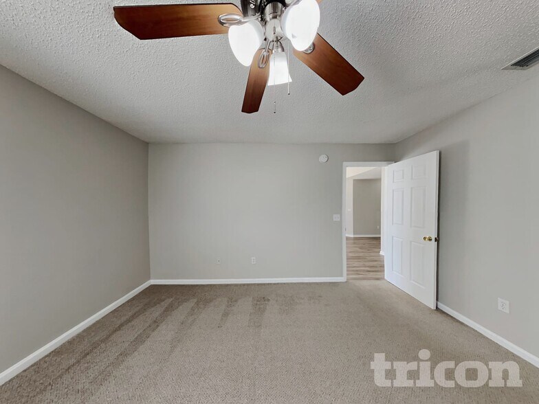 Building Photo - 500 Prosperity Lake Dr