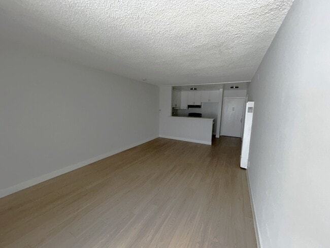 Building Photo - 327 Normandie Ave