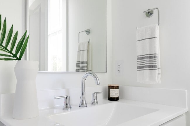 Building Photo - 1106 N 21st St