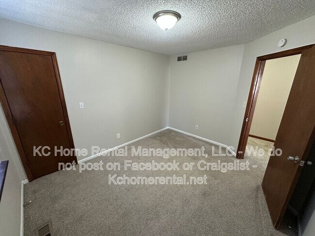 Building Photo - 225 Ottawa St