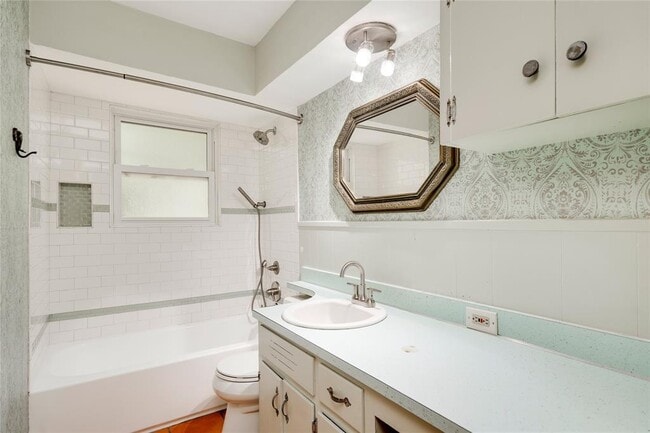 Building Photo - 1707 Overhill Dr