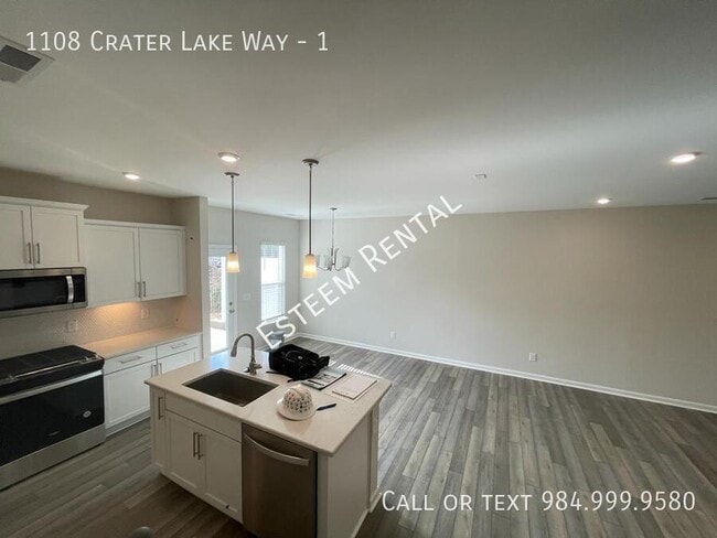 Building Photo - 1108 Crater Lk Wy