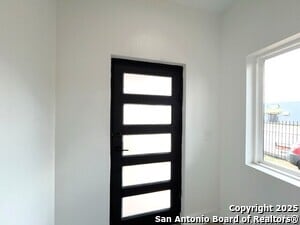 Building Photo - 2615 S Flores St