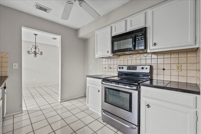 Building Photo - 2823 Forest Point Dr