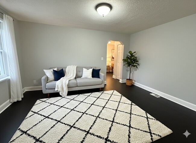 Building Photo - 4632 Hillside Rd SE