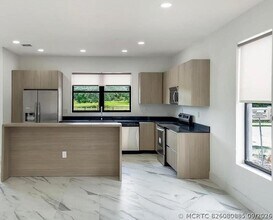 Building Photo - 6171 SW 36th Ct