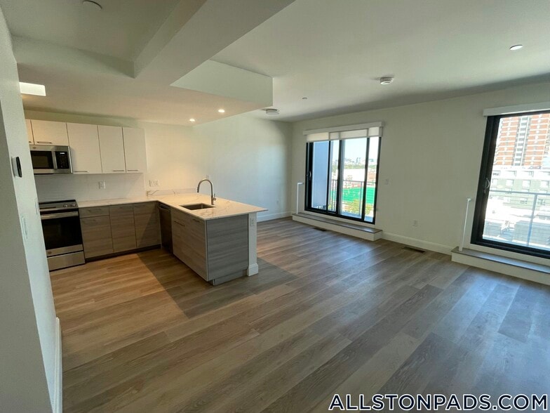 Building Photo - 1079 Commonwealth Ave