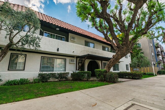 Building Photo - Halsted West