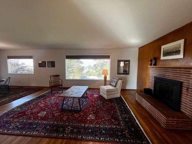 Building Photo - Beautiful North Hill Home Near Vincent Park!