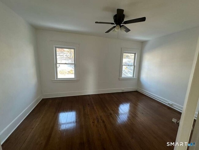 Building Photo - 52 Oak St