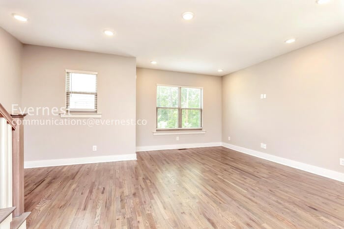 Building Photo - 208 Thompson Park Dr